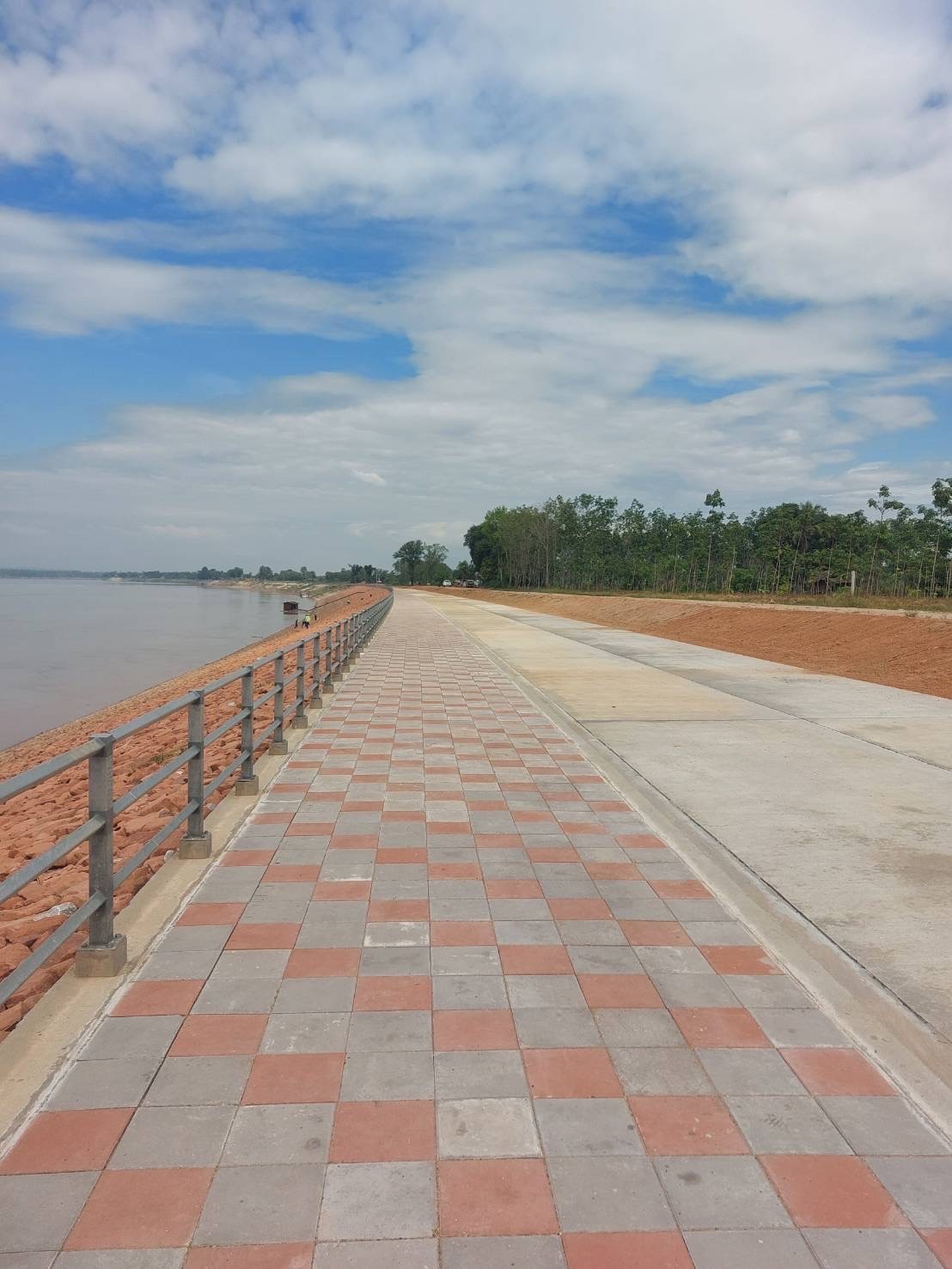 เขื่อนป้องกันตลิ่งริมแม่น้ำโขง บ้านท่าม่วง (ต่อเนื่อง) รัตนวาปี